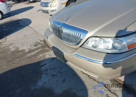 2006 Lincoln Town Car Signature Limited from USA, damaged, VIN 1LNHM82V16Y619128